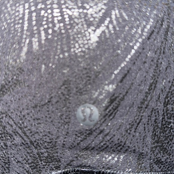 Lululemon - Picture 5 of 6